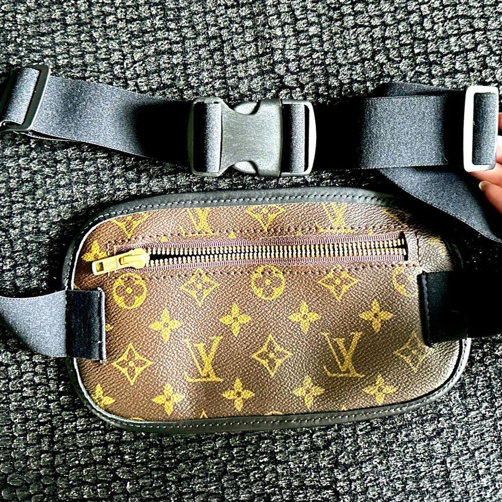 Louis Vuitton Fanny pack